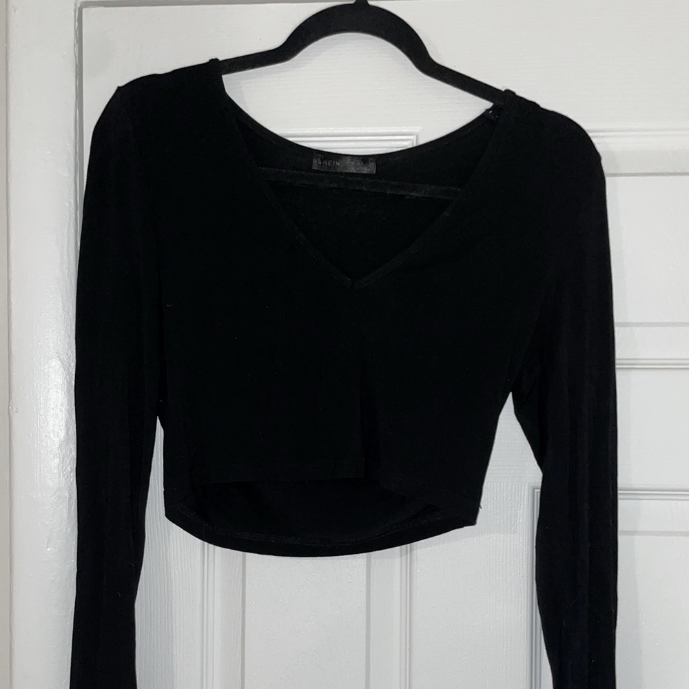 Black Long-sleeve Crop top
